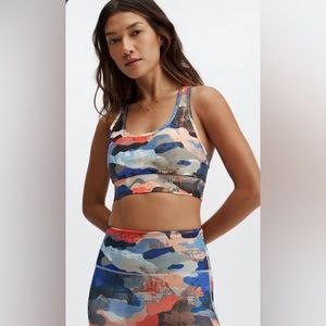 Fabletics set: workout leggings and sports bra